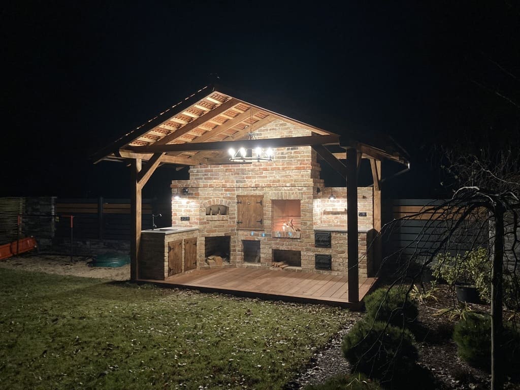 Altana czy wiata – idealne zadaszenie dla Twojej kuchni zewnętrznej